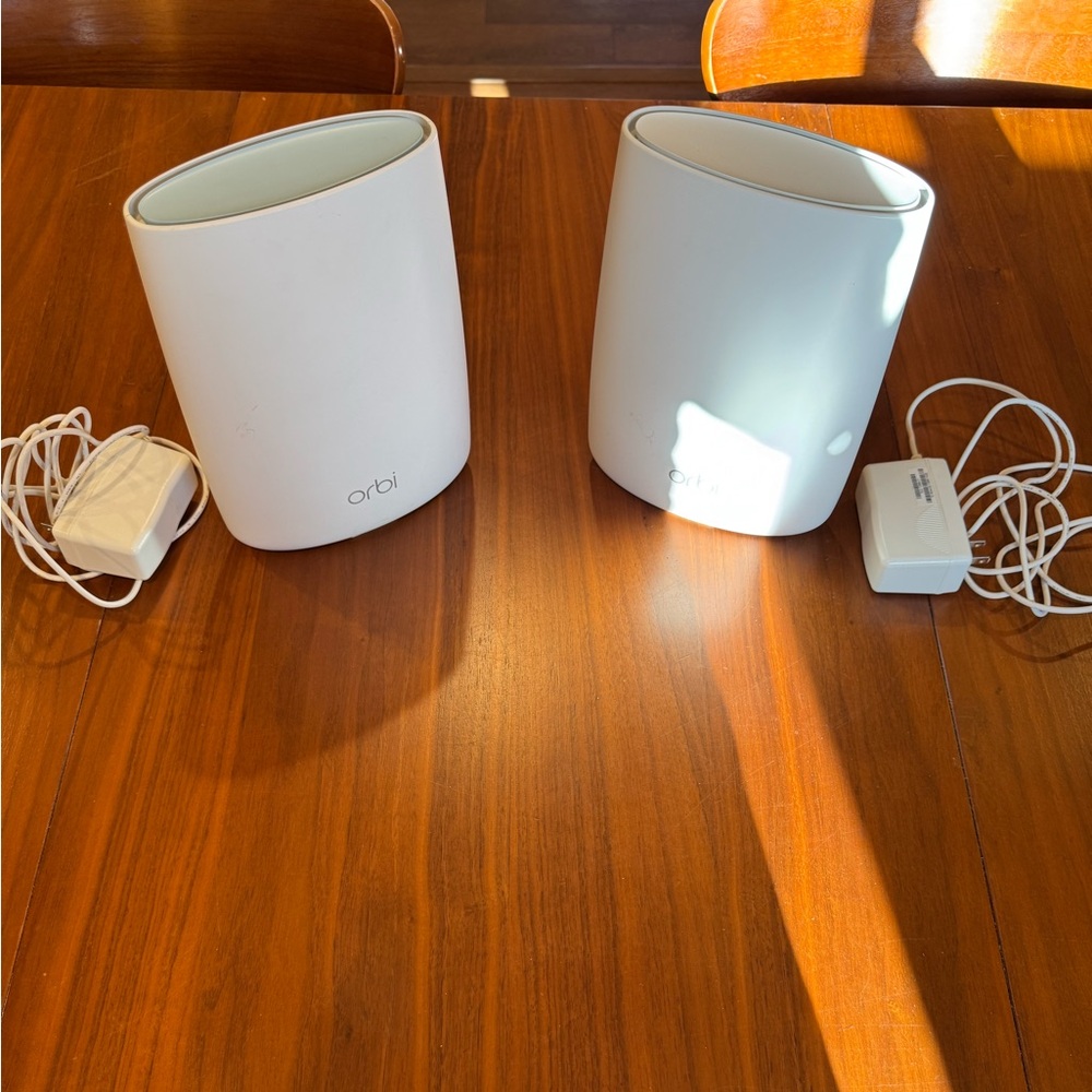 Orbi RBR50 WiFi Router and Satellite Set in White